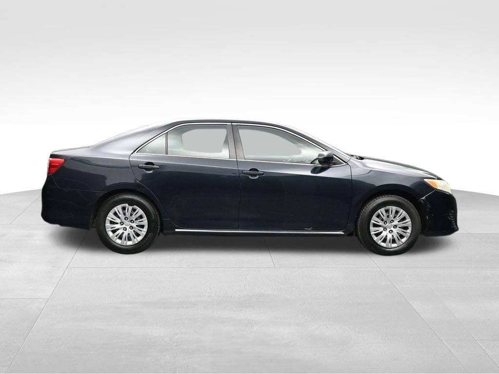 Used 2014 Toyota Camry LE FWD image 6