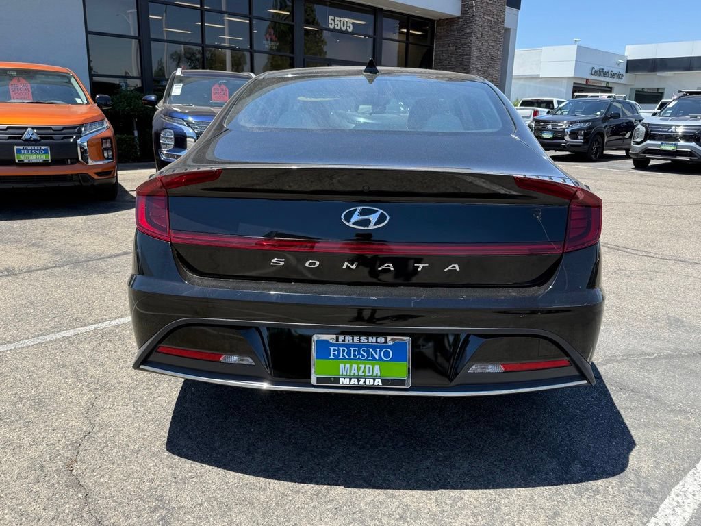 Used 2023 Hyundai Sonata SE w/ Cargo Package FWD image 7