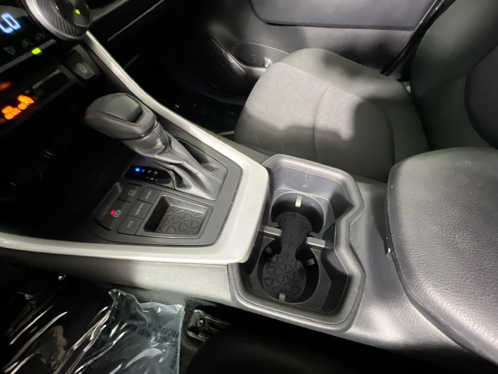 Used 2025 Toyota RAV4 XLE FWD image 22