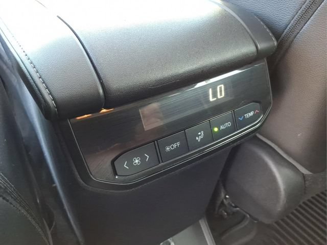 Used 2022 Toyota Highlander XLE AWD/4WD image 20