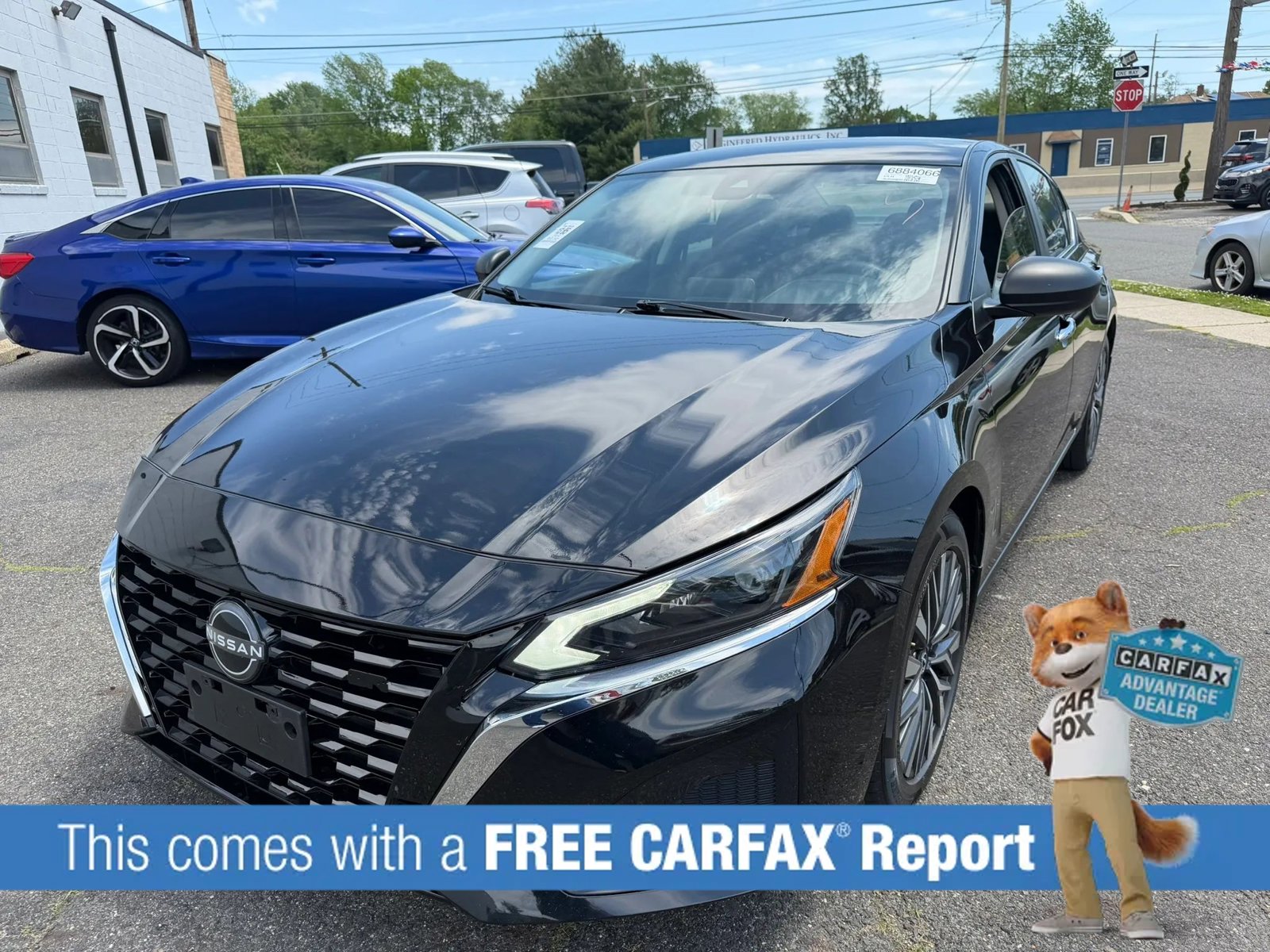 Used 2024 Nissan Altima 2.5 SV FWD image 1