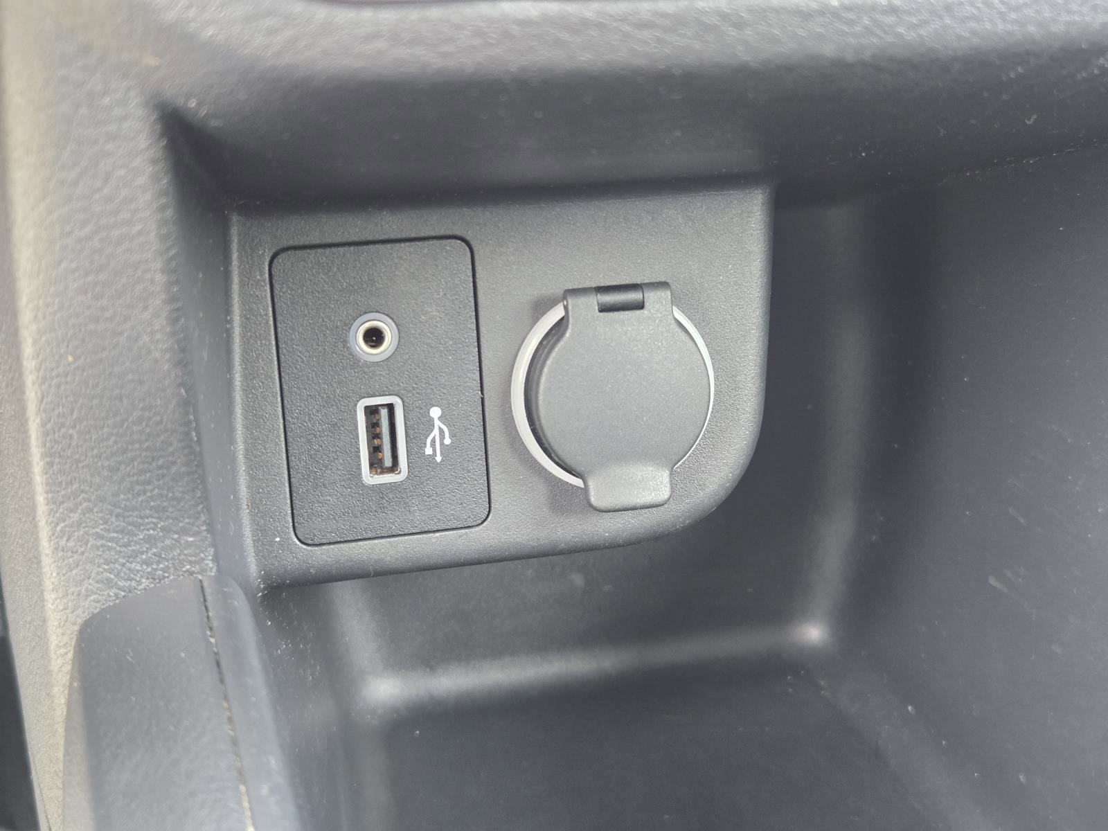 Used 2021 Nissan Kicks S FWD image 11