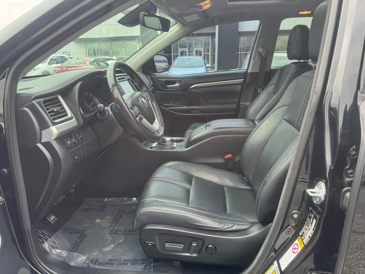 Used 2017 Toyota Highlander SE AWD/4WD image 17