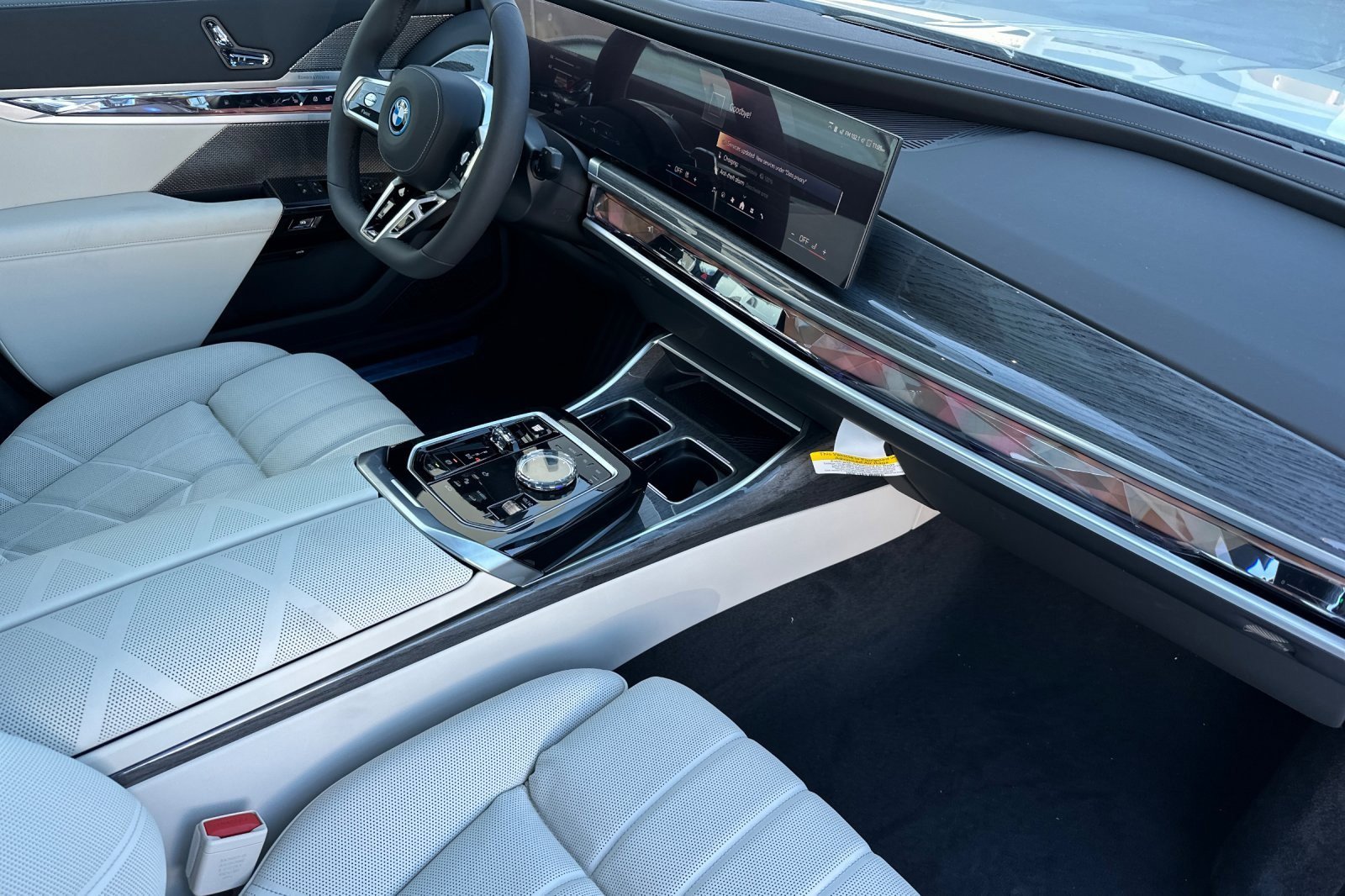 New 2026 BMW 750e xDrive AWD/4WD image 14