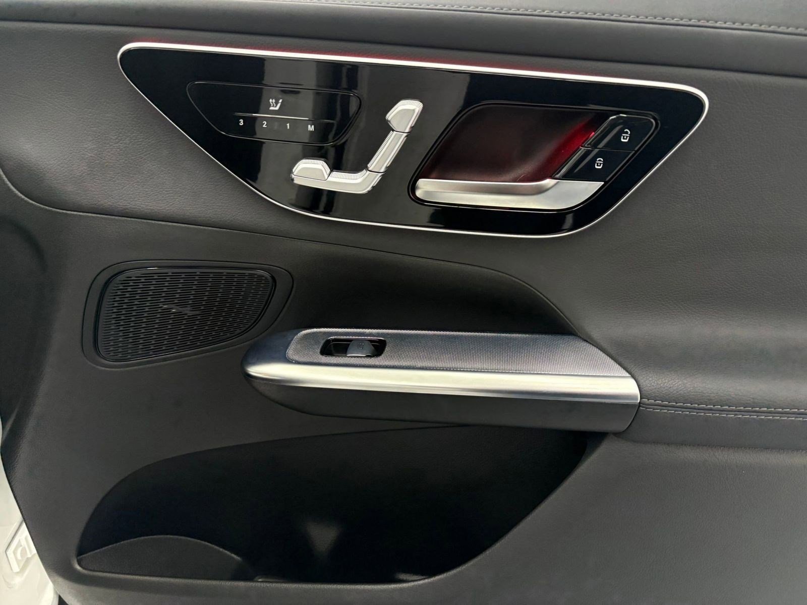 Certified 2025 Mercedes-Benz GLC 43 AMG 4MATIC image 23