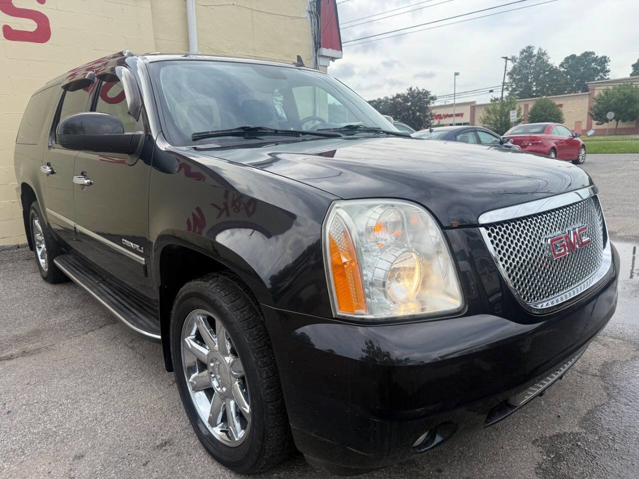 Used 2012 GMC Yukon XL Denali image 2