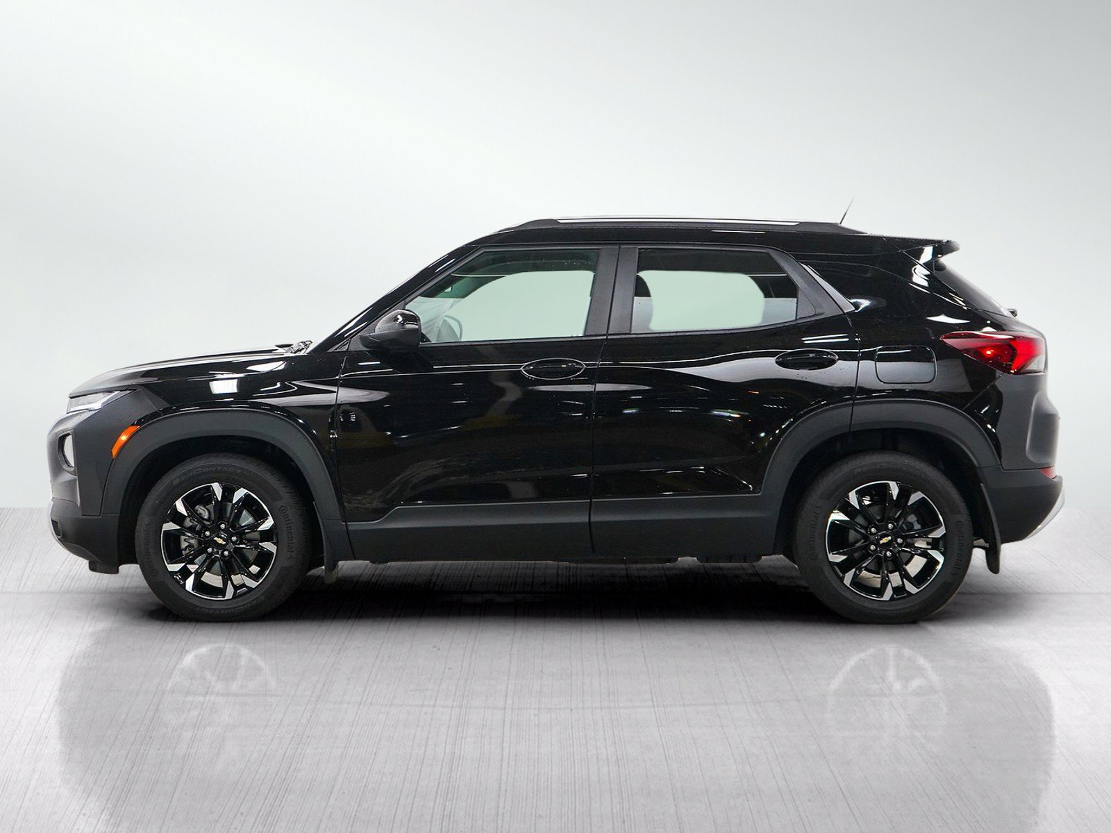 Used 2023 Chevrolet TrailBlazer LT FWD image 2
