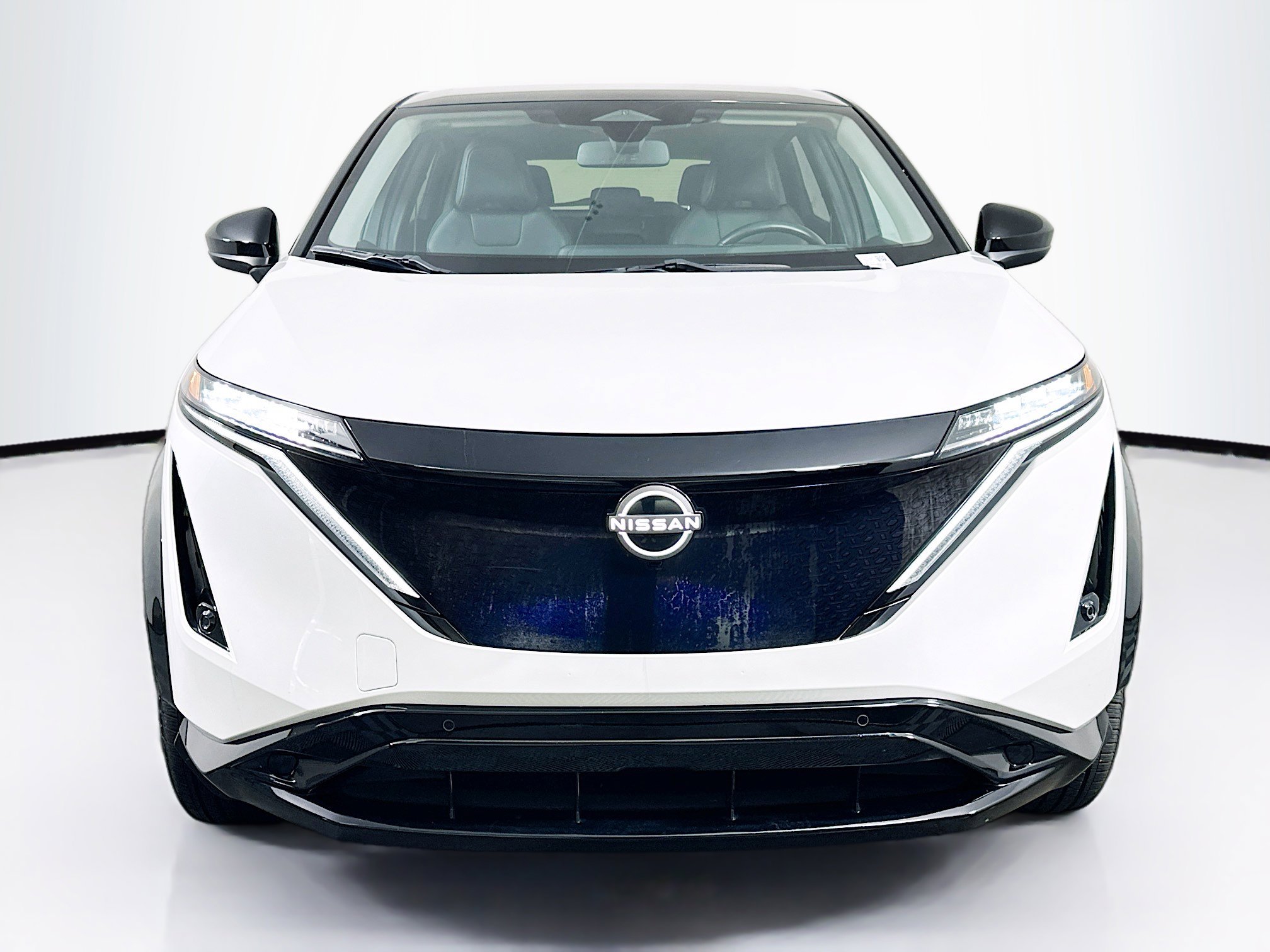 Used 2023 Nissan Ariya AWD image 2