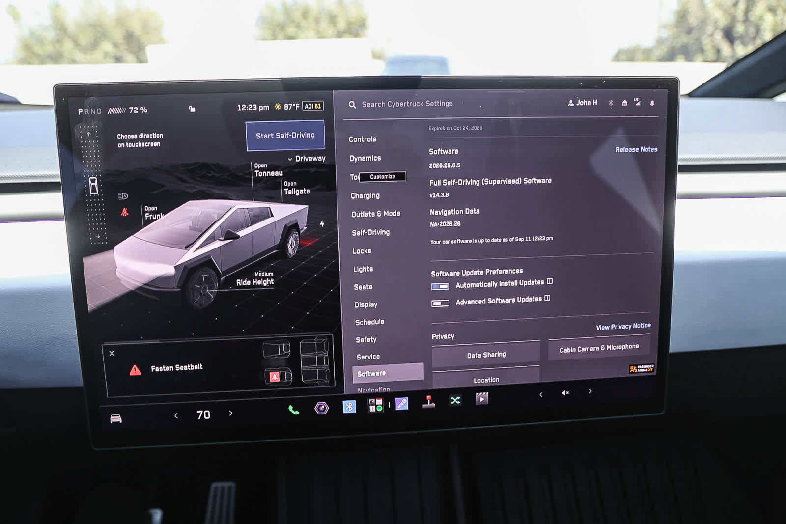 Used 2025 Tesla Cybertruck AWD Crew Cab image 22