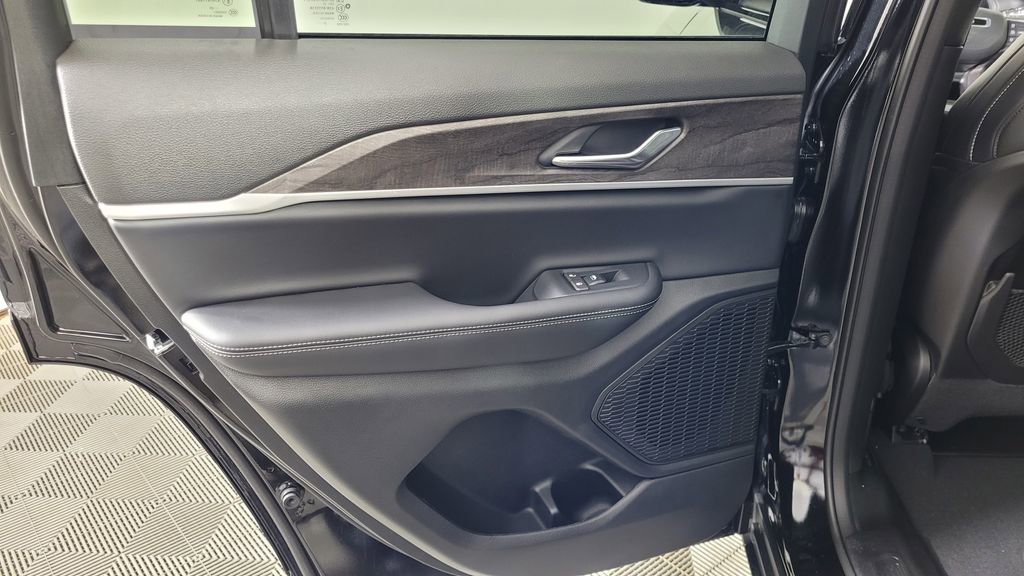New 2025 Jeep Grand Cherokee Limited w/ Black Appearance Package image 28