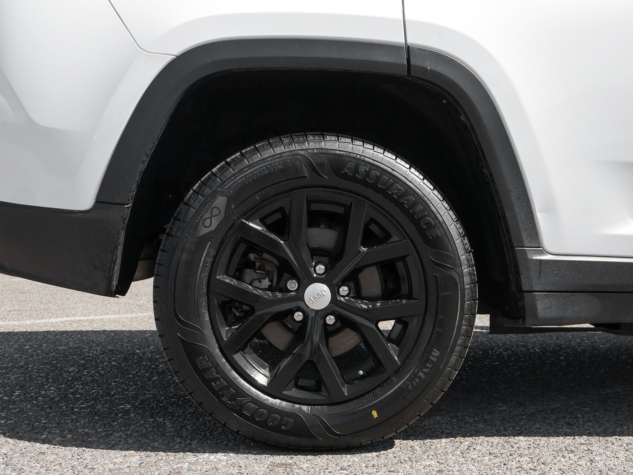 Used 2023 Jeep Grand Cherokee Limited AWD/4WD image 12
