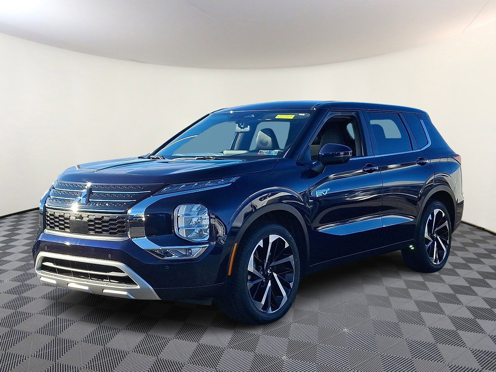 Used 2023 Mitsubishi Outlander SE image 3