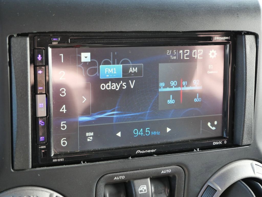 Used 2013 Jeep Wrangler Sport AWD/4WD image 31