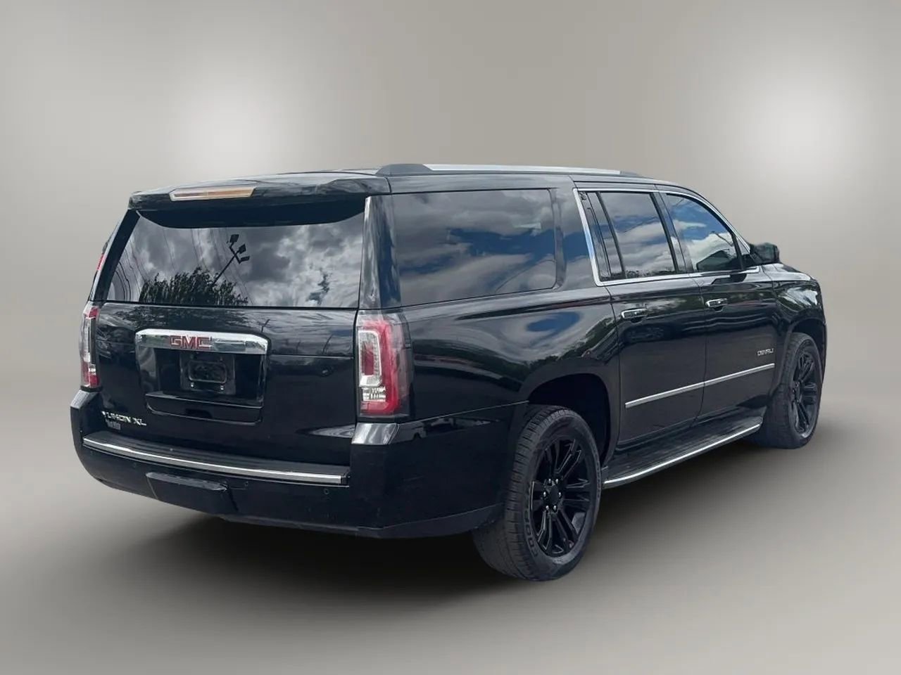 Used 2015 GMC Yukon XL Denali w/ Touring Package AWD/4WD image 5