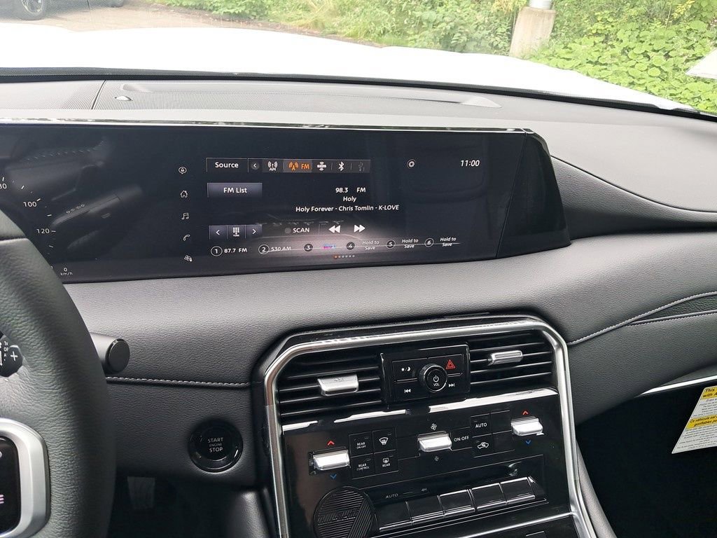 New 2025 Nissan Armada SV image 18