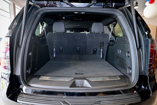 Used 2025 Chevrolet Suburban Z71 AWD/4WD image 23