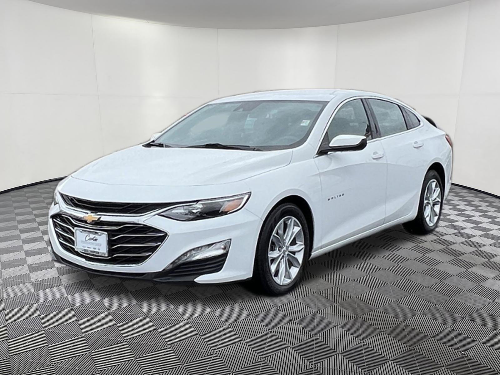 Used 2025 Chevrolet Malibu LT FWD image 3