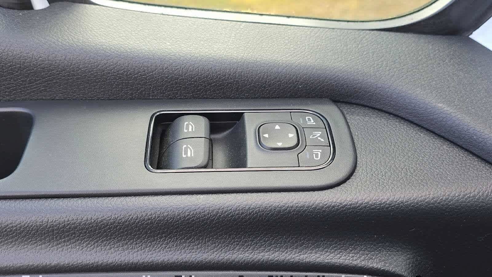 Used 2025 Mercedes-Benz Sprinter 2500 image 25