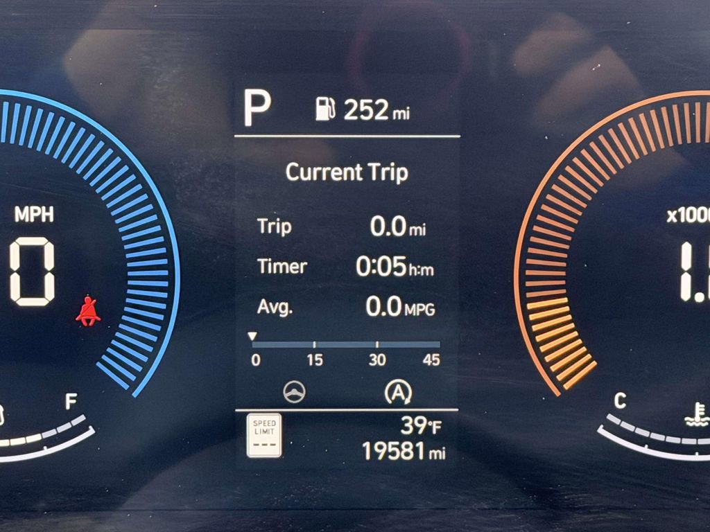 Used 2025 Hyundai Kona SE image 11