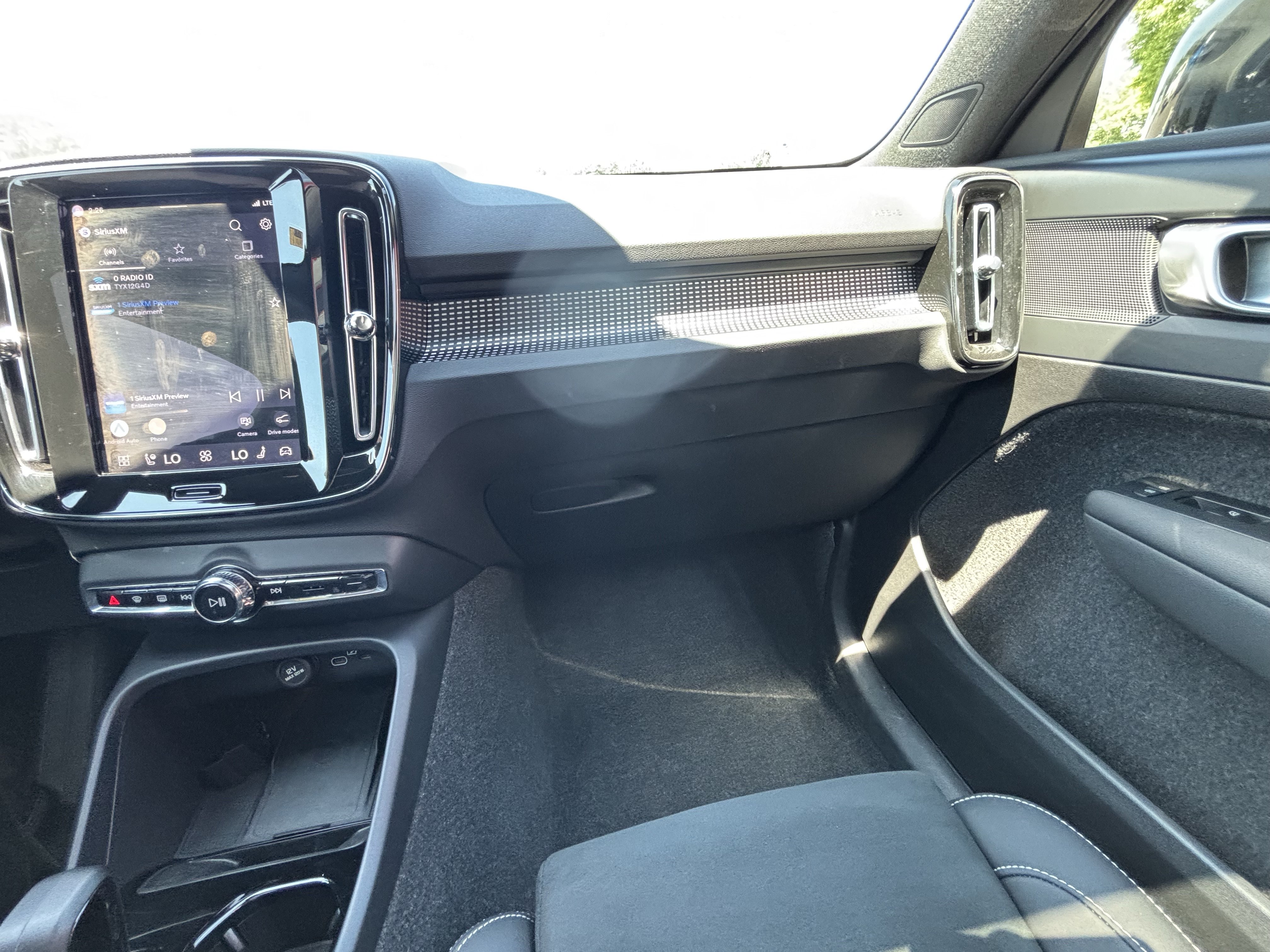Used 2025 Volvo XC40 B5 Plus AWD/4WD image 41