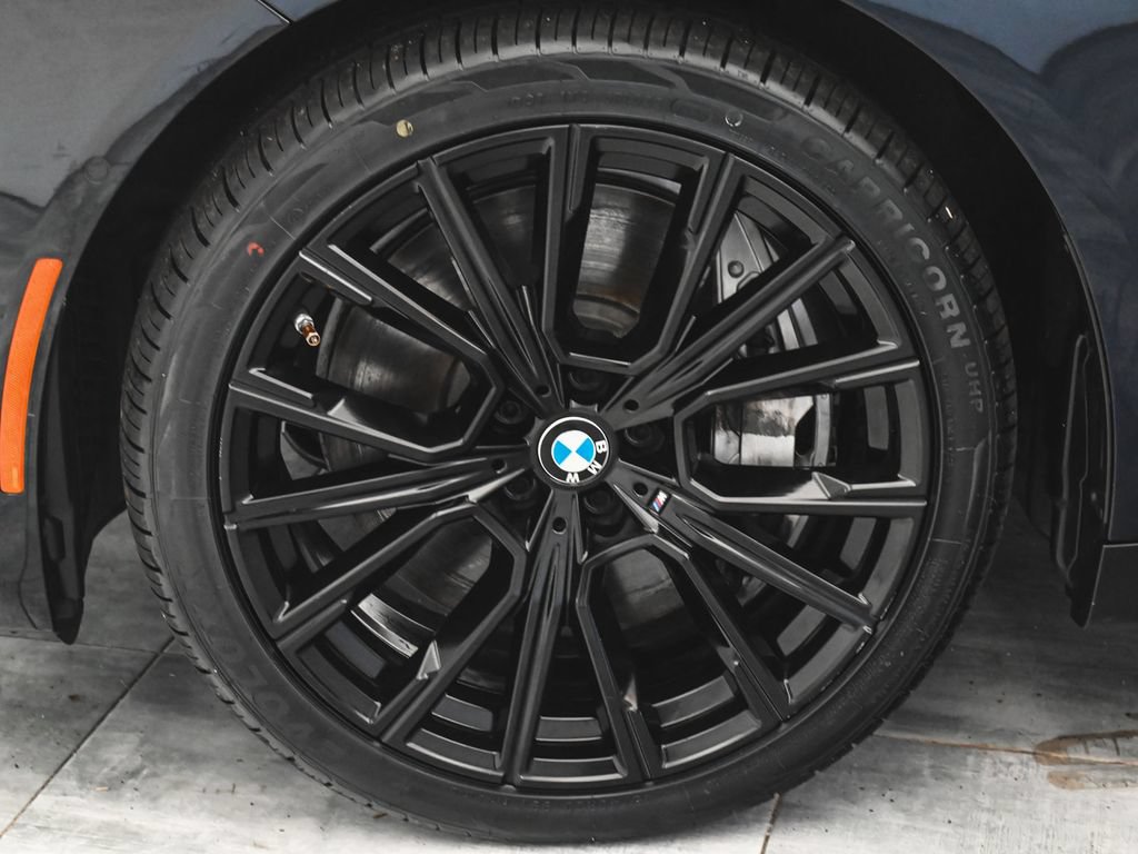Used 2022 BMW 750i xDrive w/ M Sport Package AWD/4WD image 6