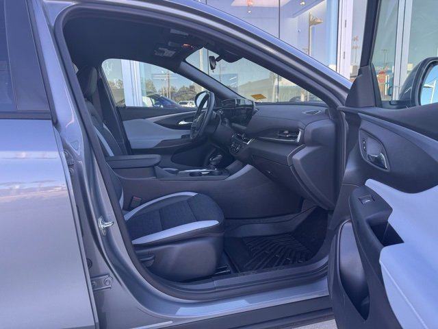 Used 2025 Buick Envista Preferred w/ Convenience I Package image 9