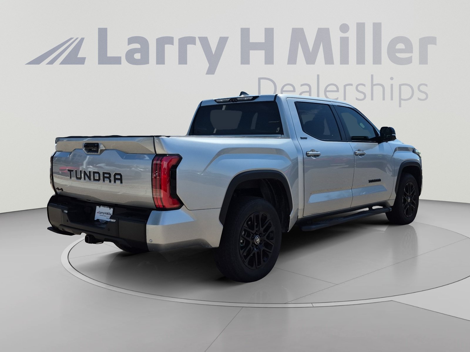 Used 2025 Toyota Tundra Limited AWD/4WD image 5