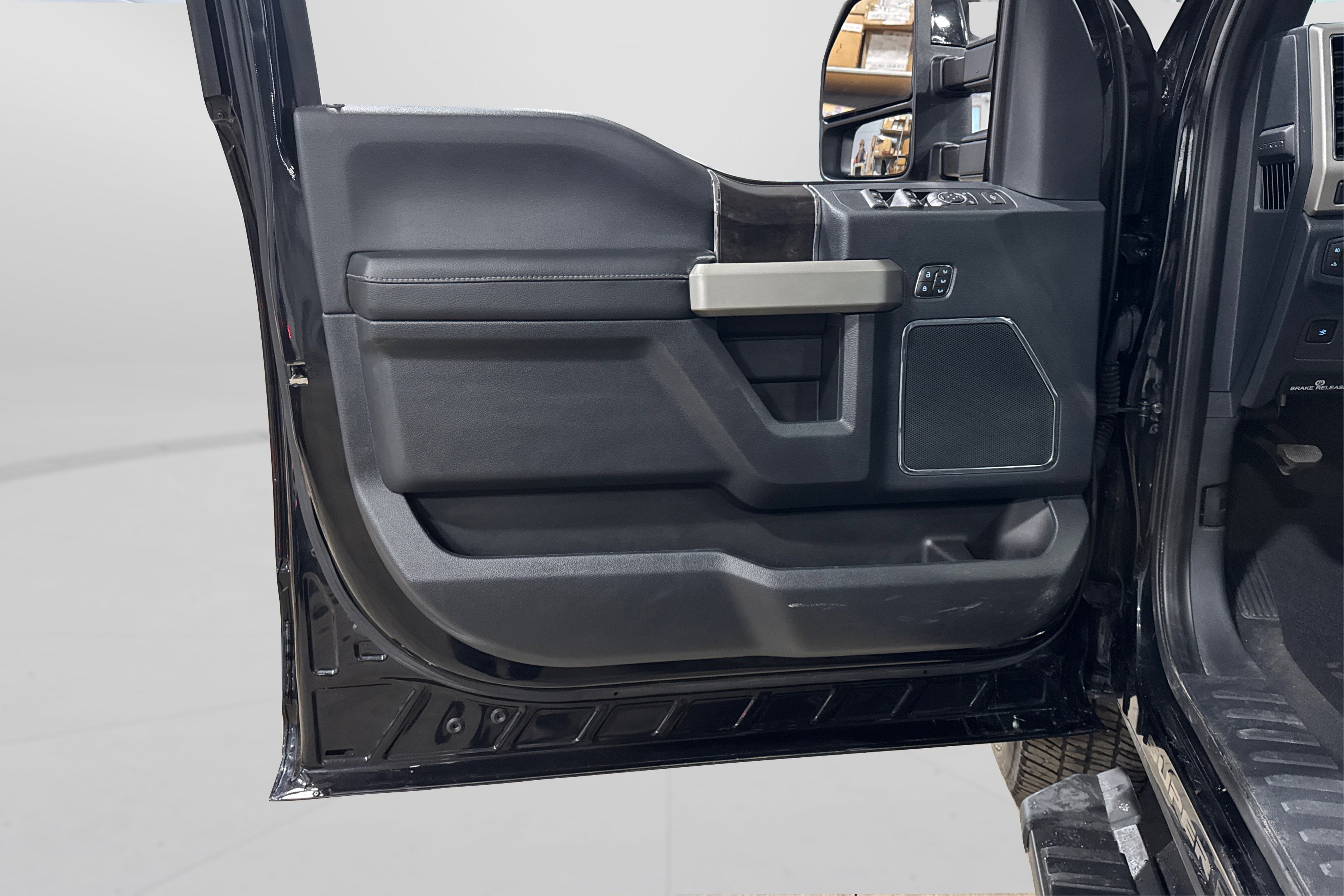 Used 2022 Ford F250 Lariat w/ Black Appearance Package image 17