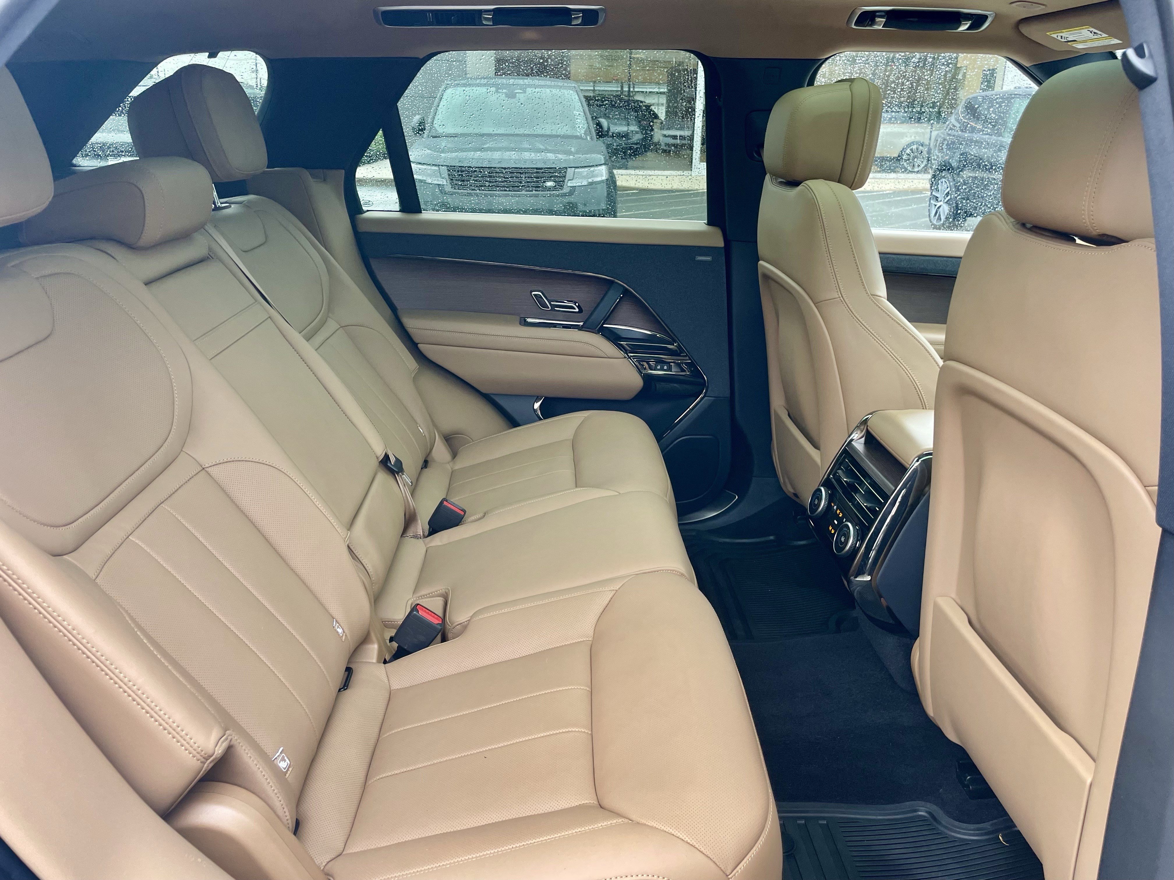 Used 2024 Land Rover Range Rover Sport SE AWD/4WD image 31