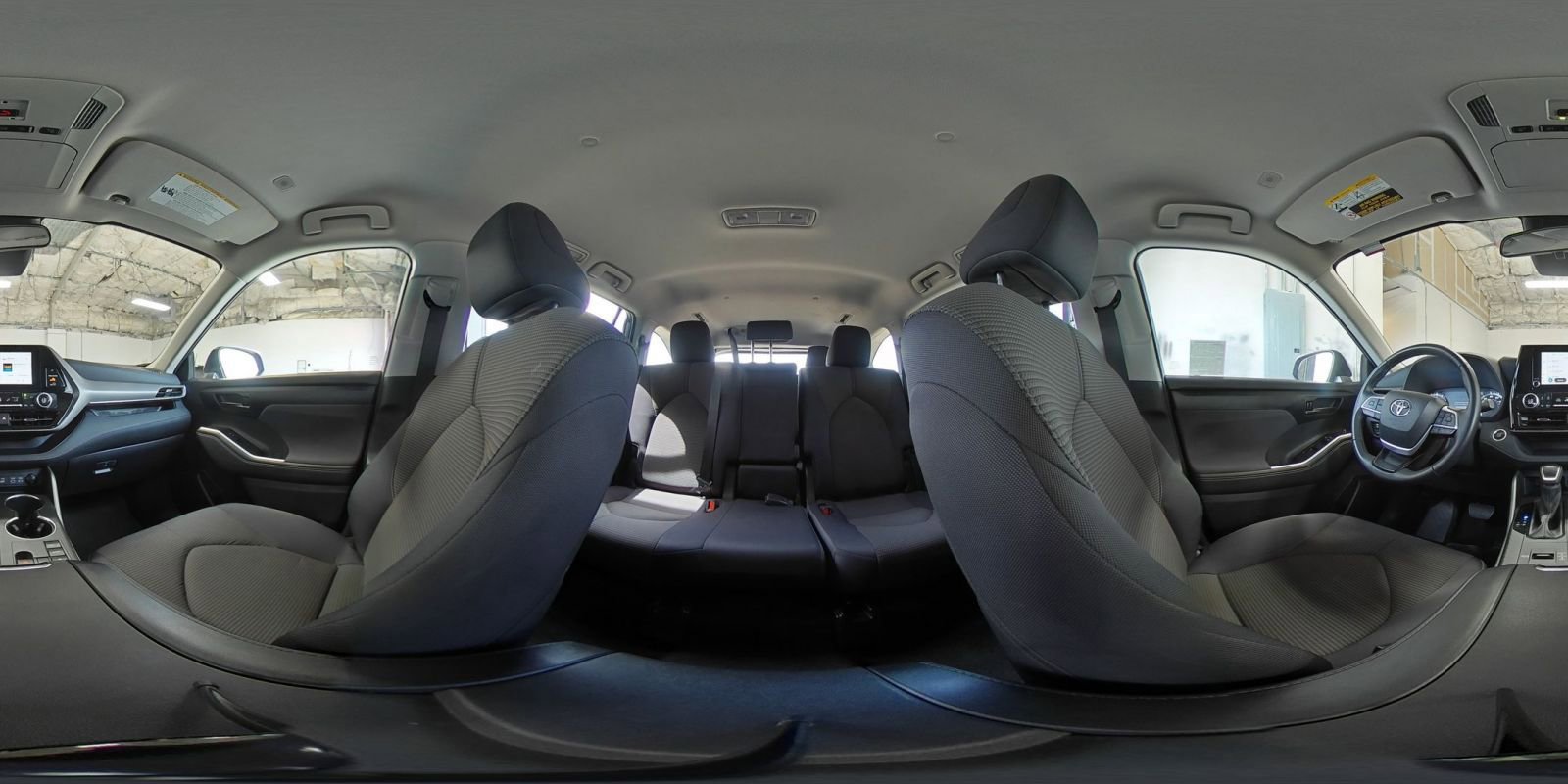 Used 2025 Toyota Highlander LE image 44