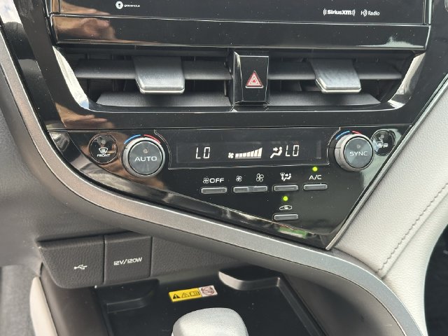 Used 2022 Toyota Camry XLE FWD image 18