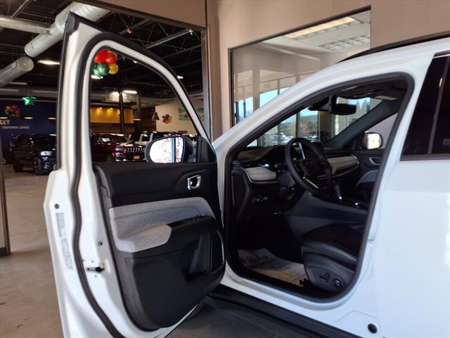 Used 2023 Jeep Compass Latitude w/ Convenience Group image 13