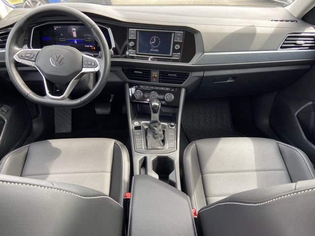 Used 2023 Volkswagen Jetta SE image 11