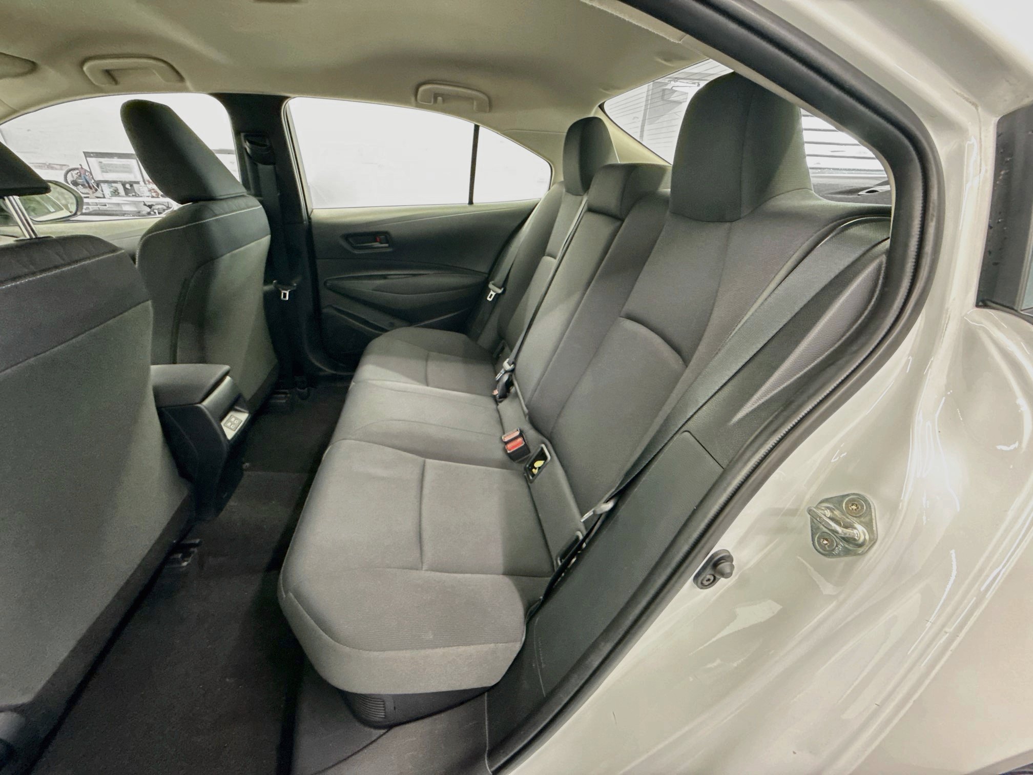 Used 2025 Toyota Corolla LE FWD image 27