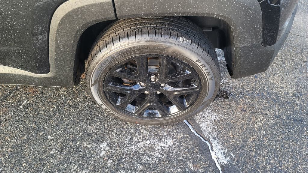 Used 2018 Jeep Renegade Altitude w/ UConnect 8.4 Nav Group AWD/4WD image 8