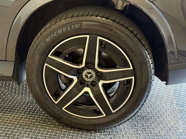 Used 2025 Mercedes-Benz GLC 300 4MATIC image 13