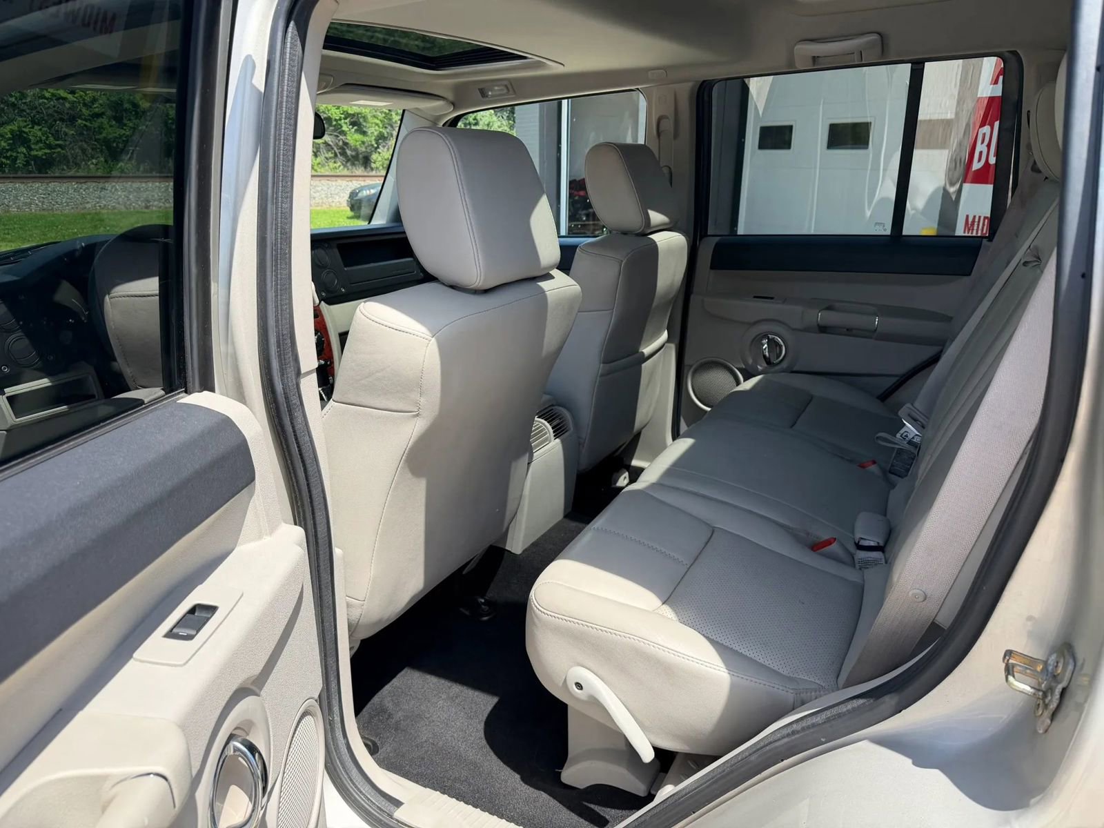Used 2007 Jeep Commander Limited w/ Trailer Tow Group IV AWD/4WD image 17