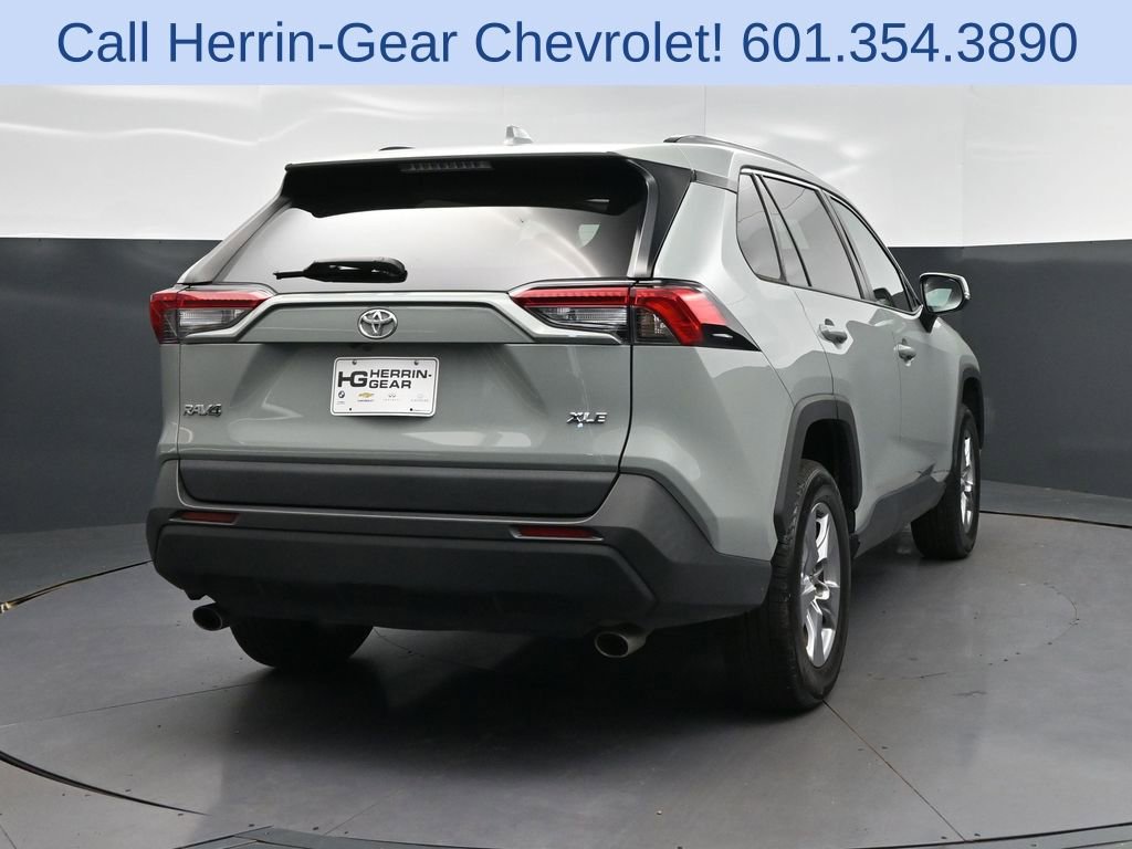 Used 2022 Toyota RAV4 XLE w/ Convenience Package FWD image 7
