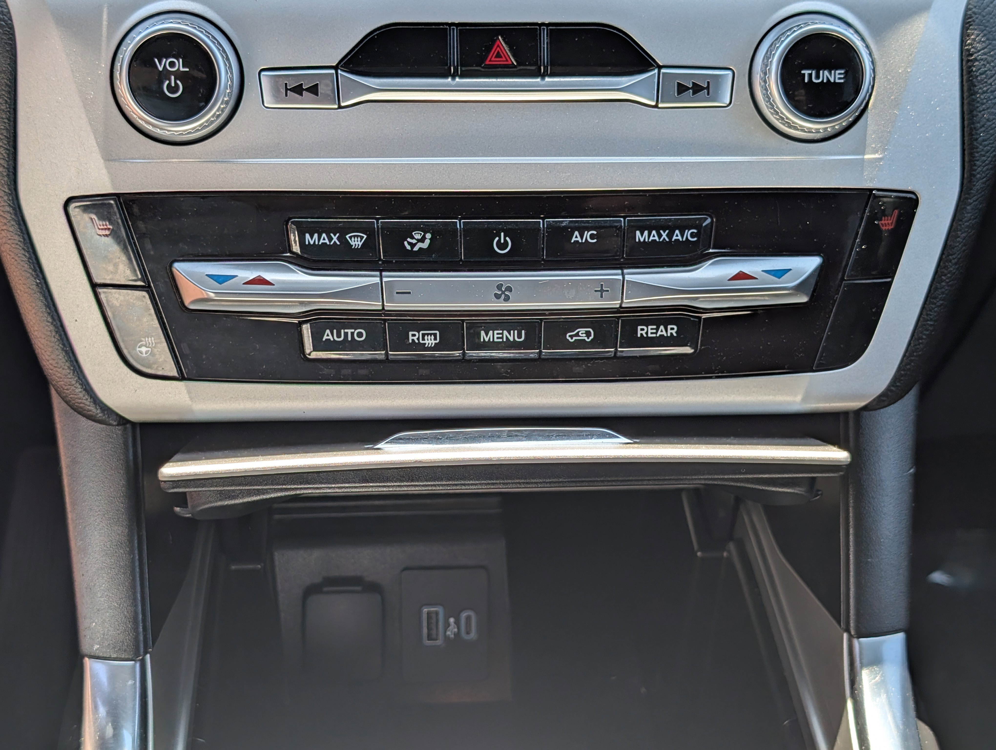 Used 2021 Ford Explorer XLT w/ Equipment Group 202A AWD/4WD image 28