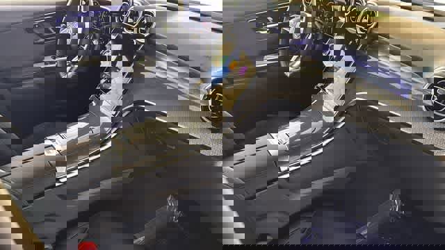 Used 2025 Mercedes-Benz GLC 300 4MATIC image 32