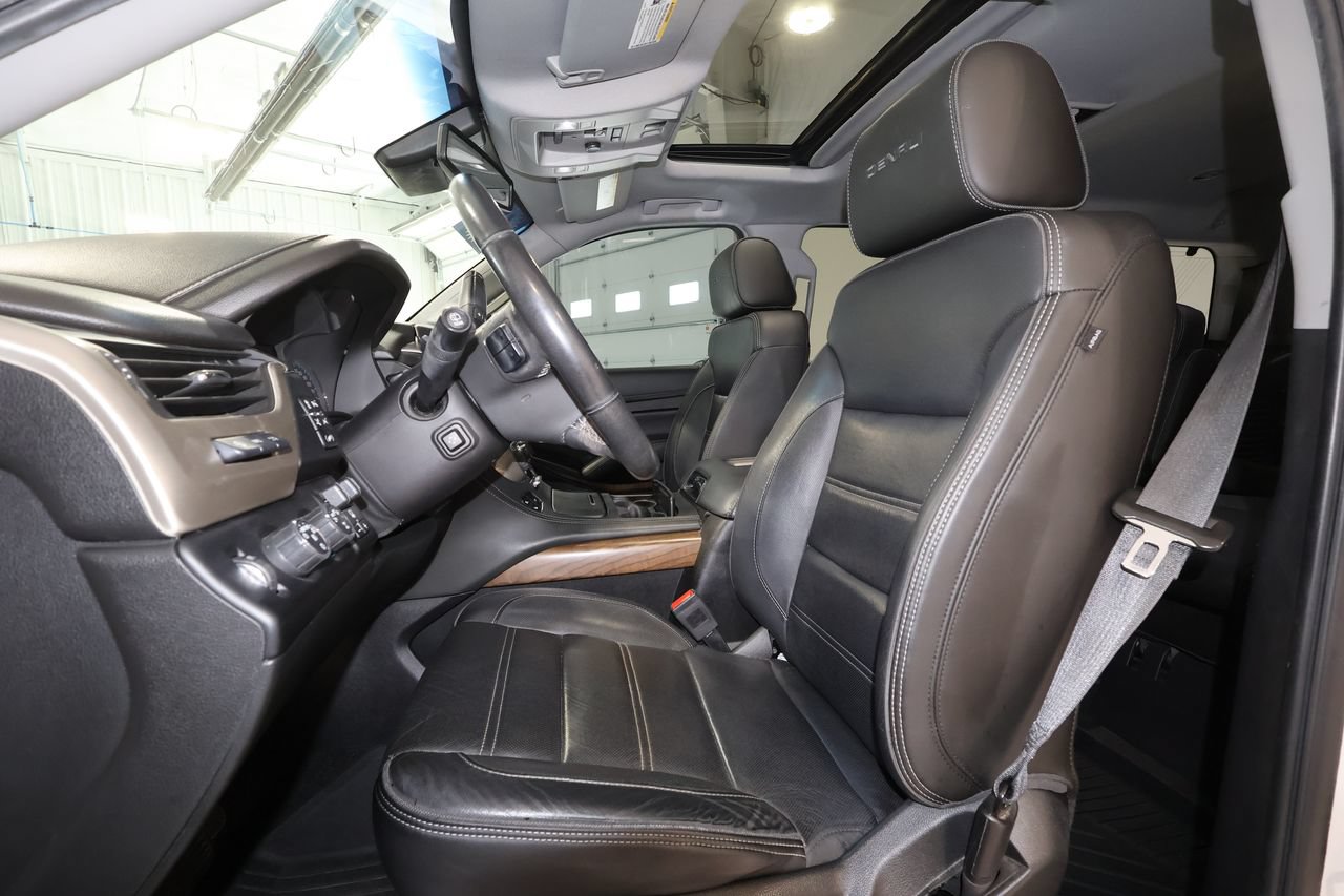 Used 2018 GMC Yukon Denali w/ Denali Ultimate Package AWD/4WD image 14