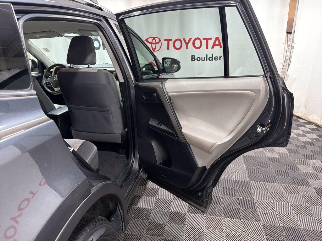 Used 2013 Toyota RAV4 LE image 13