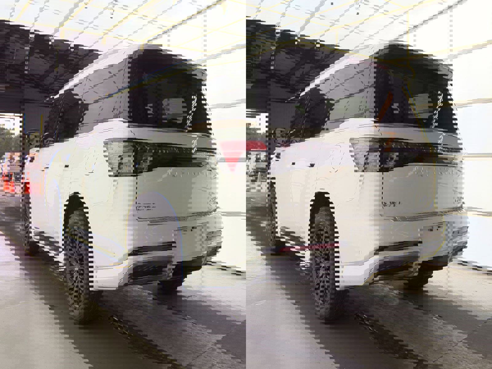 Used 2025 INFINITI QX80 Luxe w/ Exterior Package image 5