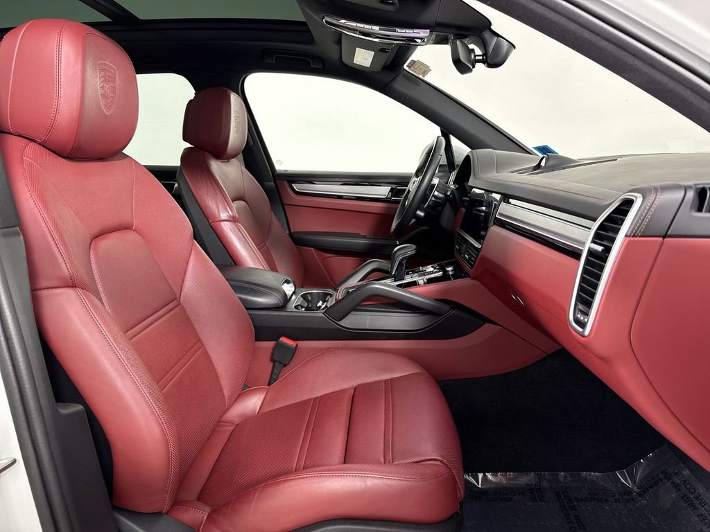 Certified 2022 Porsche Cayenne Platinum Edition image 24
