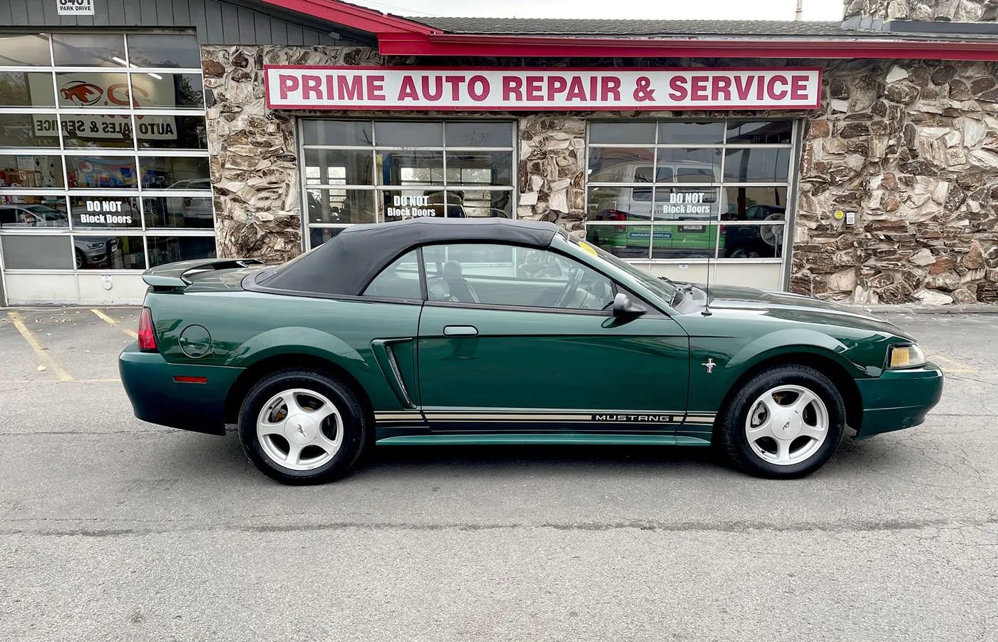 Used 2001 Ford Mustang Premium image 15