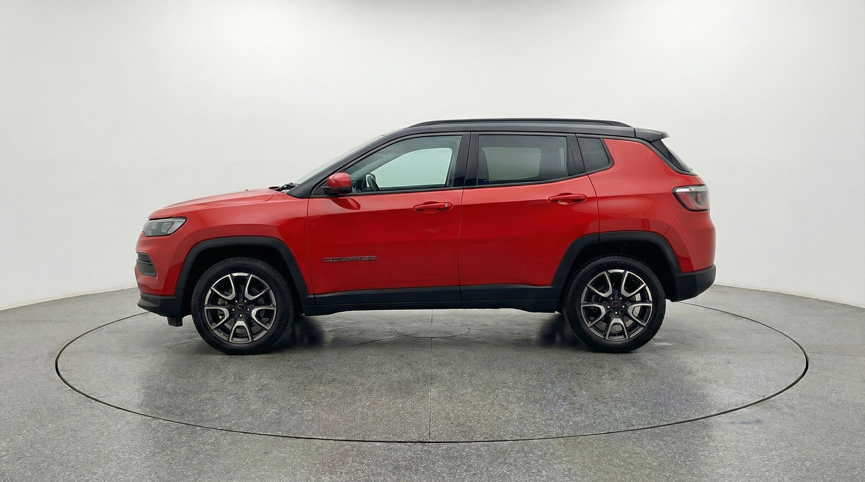 Used 2025 Jeep Compass Trailhawk image 5