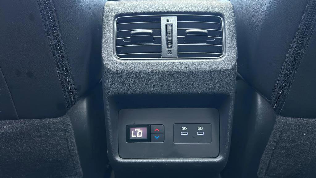 Used 2024 Nissan Rogue SL w/ SL Premium Package image 30