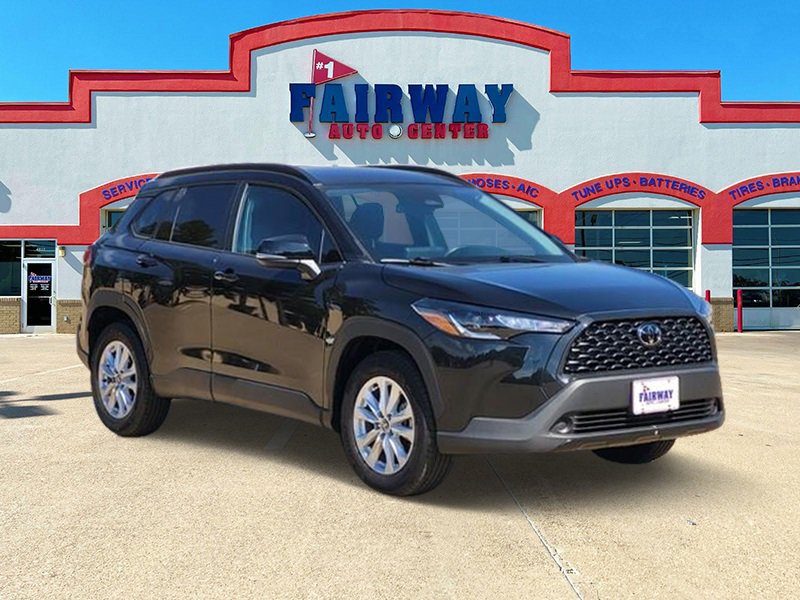 Used 2024 Toyota Corolla Cross LE image 3