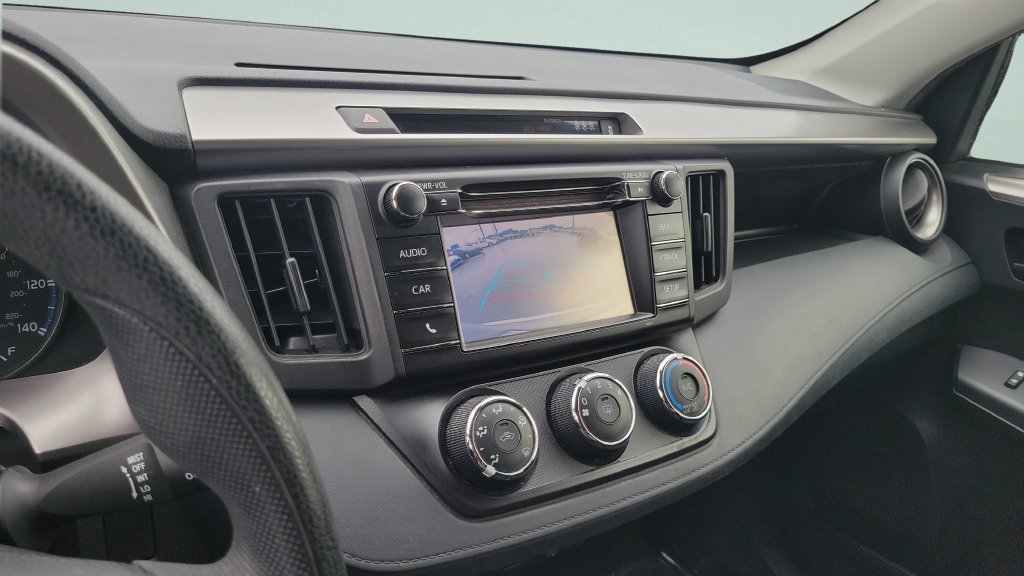 Used 2018 Toyota RAV4 LE FWD image 15