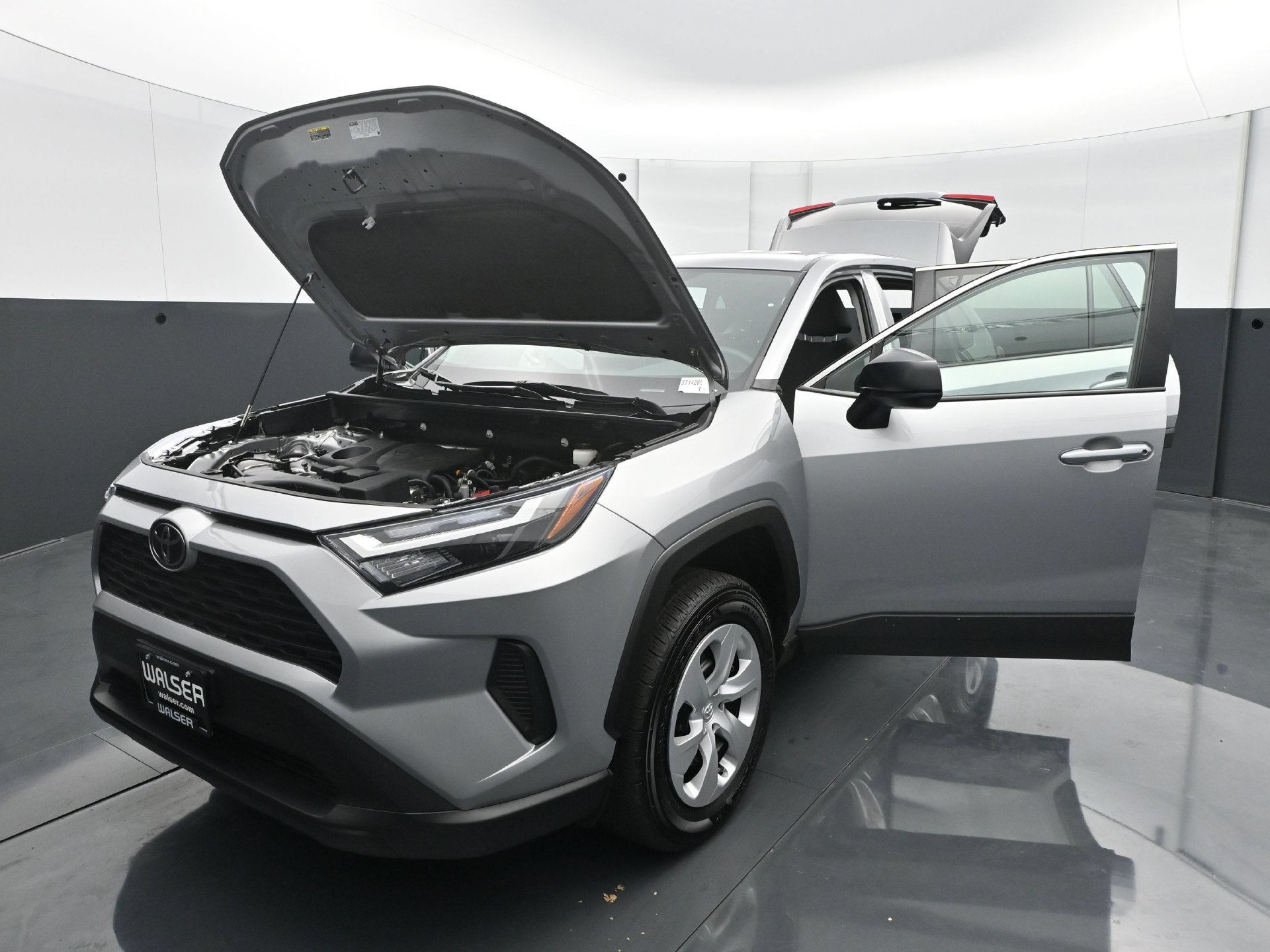Used 2024 Toyota RAV4 LE AWD/4WD image 28